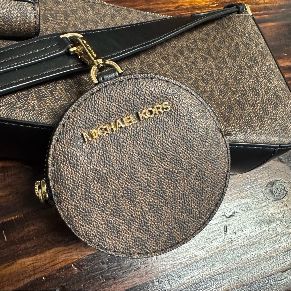 Michael Kors Signature Brown Crossbody Set - Picture 6 of 16